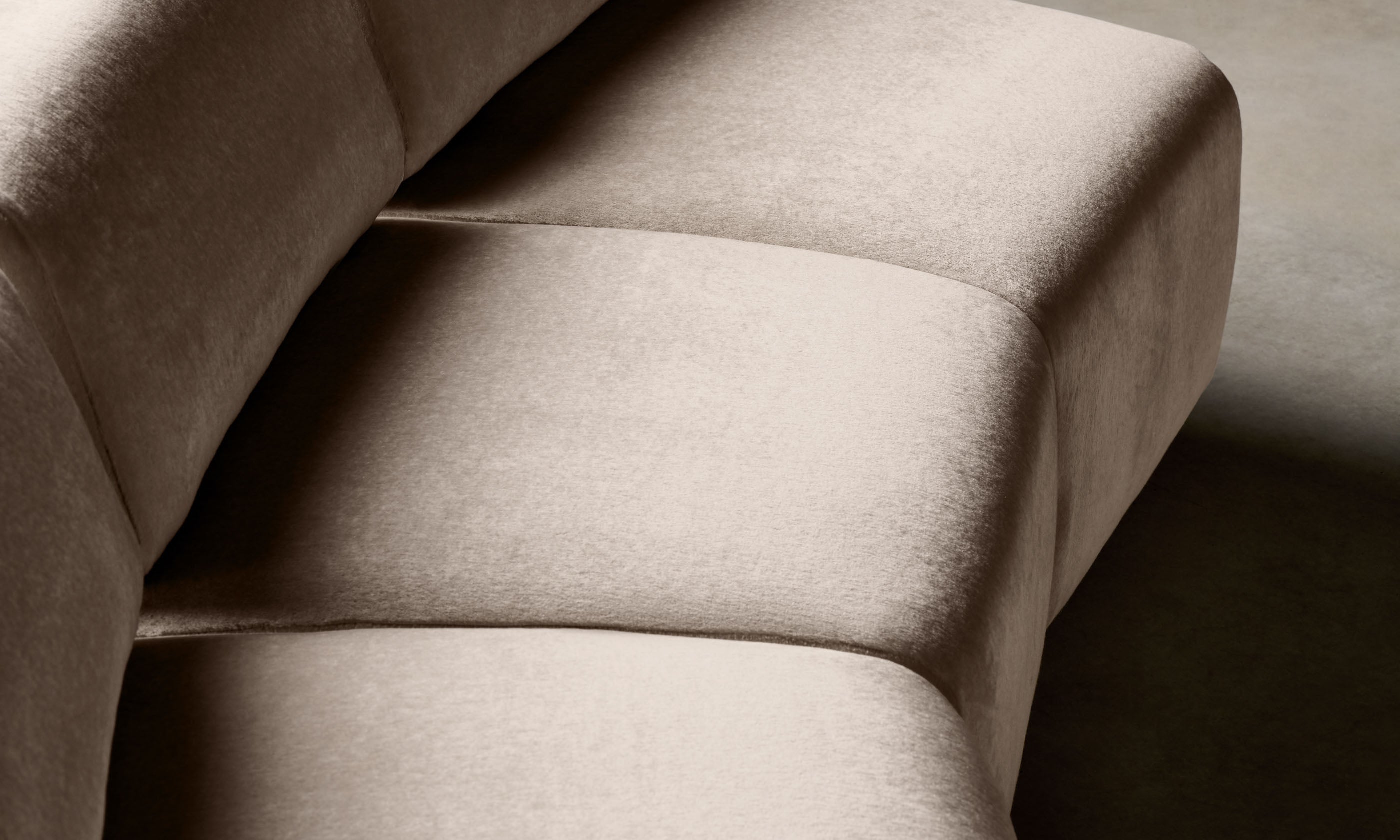 miles modular sectional in off-white mohair with curved shape, seat close up