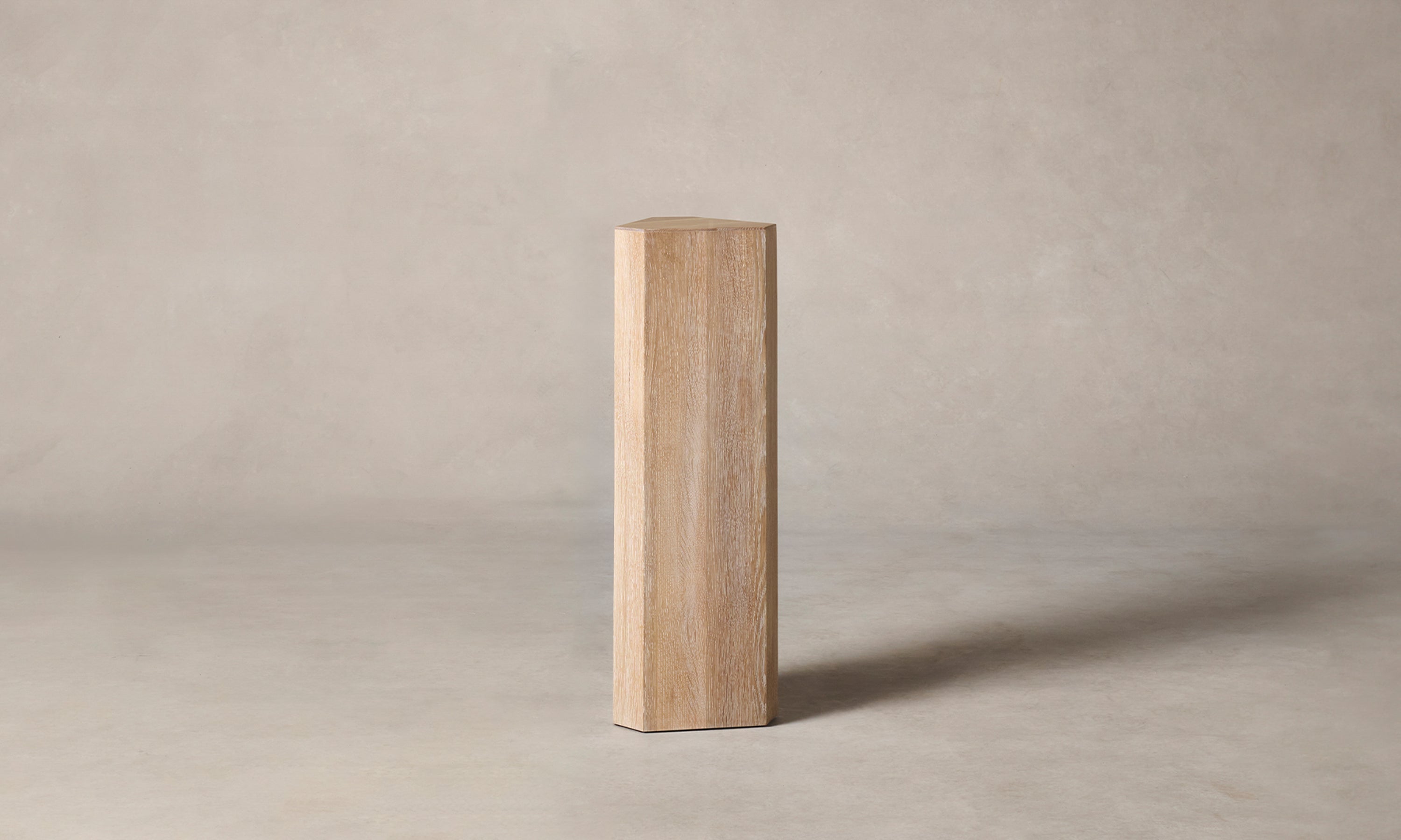 galerie pedestal in white oak