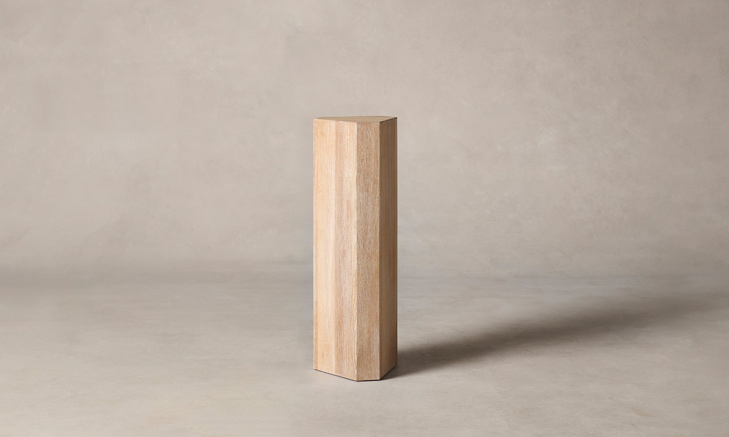 galerie pedestal in white oak wood