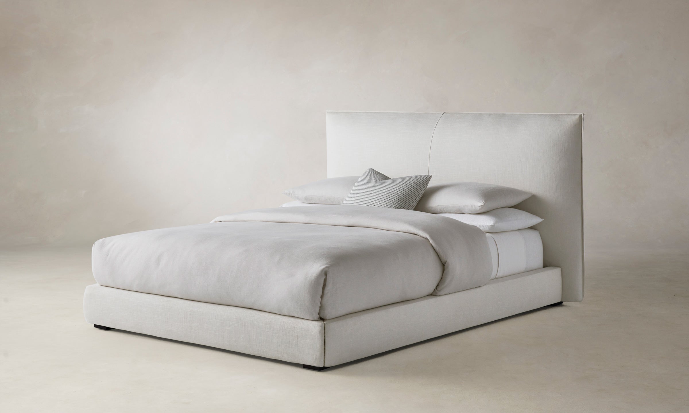 wythe bed in performance linen white