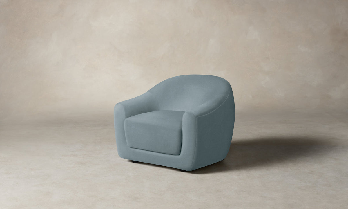 The Oliver Chair - Performance Velvet Sky